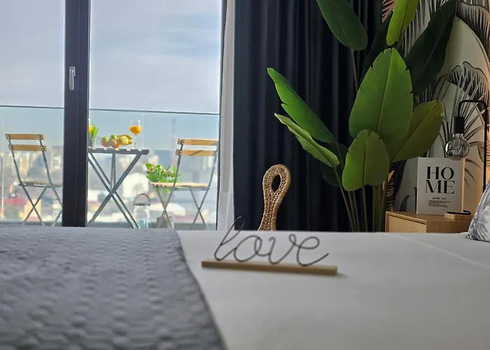 Lotus - Panoramic Terrace & View Бухарест