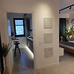 Lotus - Panoramic Terrace & View Бухарест